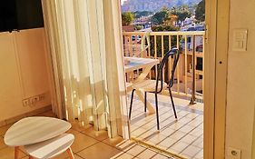 MENTON Studio au BORD DE MER Balcon, Calme, Dernier étage avec Ascenseur et Climatisation