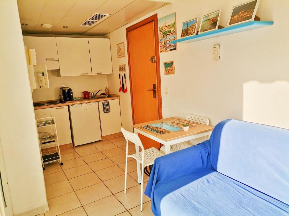 MENTON Studio au BORD DE MER Balcon, Calme, Dernier étage avec Ascenseur et Climatisation Extérieur photo